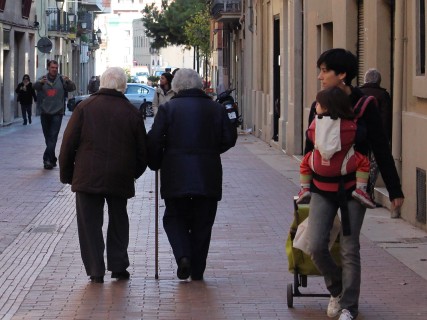 Pareja de adultos mayores pasean por la calle,17/12/12, Barcelona, Melisa Aedo Apara.